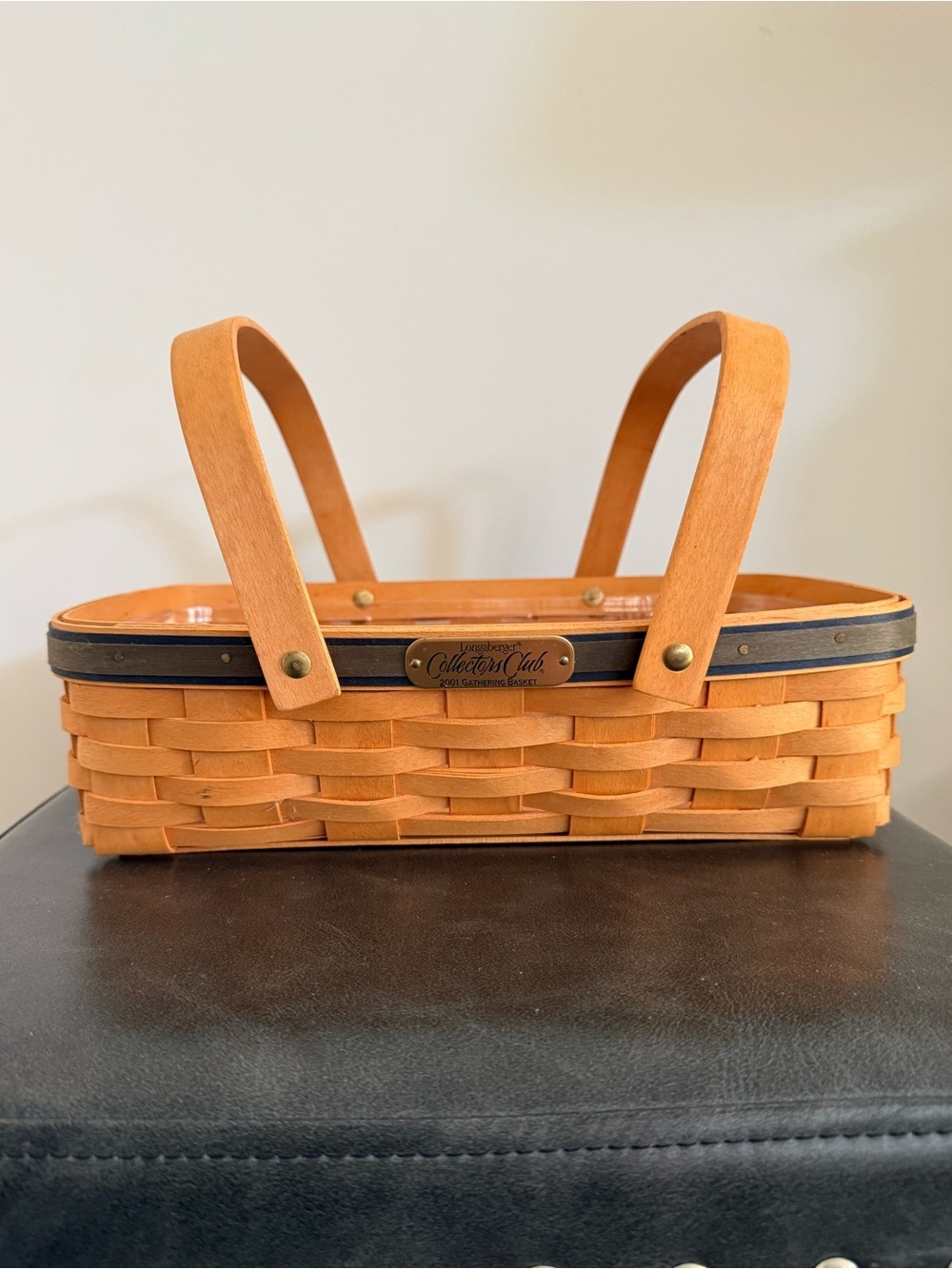 Longaberger 2001 Collectors Club Gathering Basket with Protector